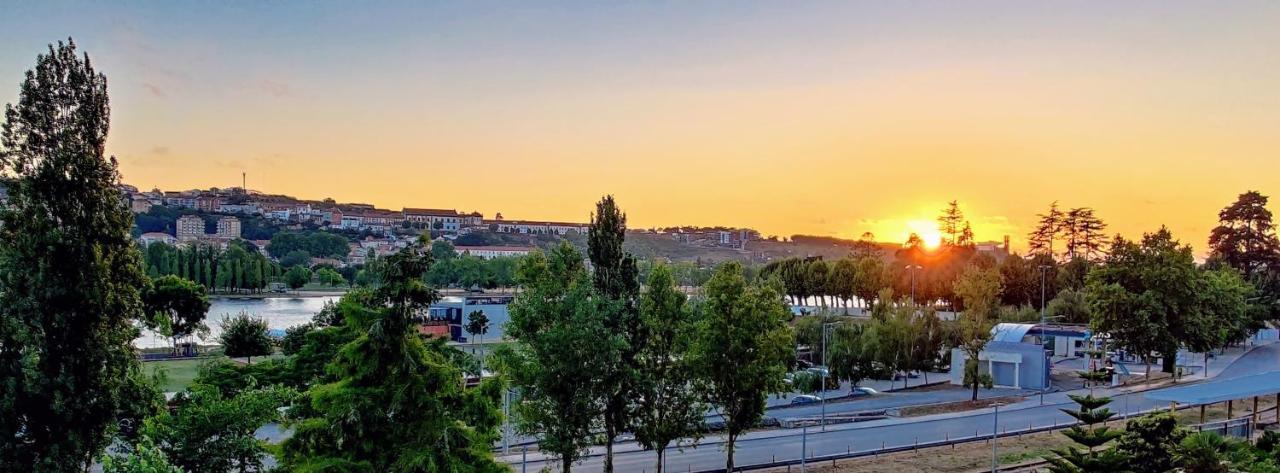 Stylish And Elegant Studio - Best View And Location In Coimbra Downton Luaran gambar